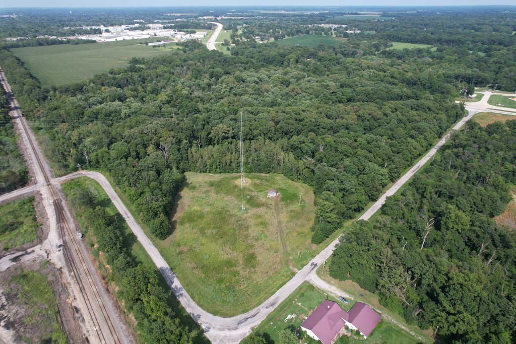Image 4 of property listing at 29823 Yard Road, Centralia, IL 62801