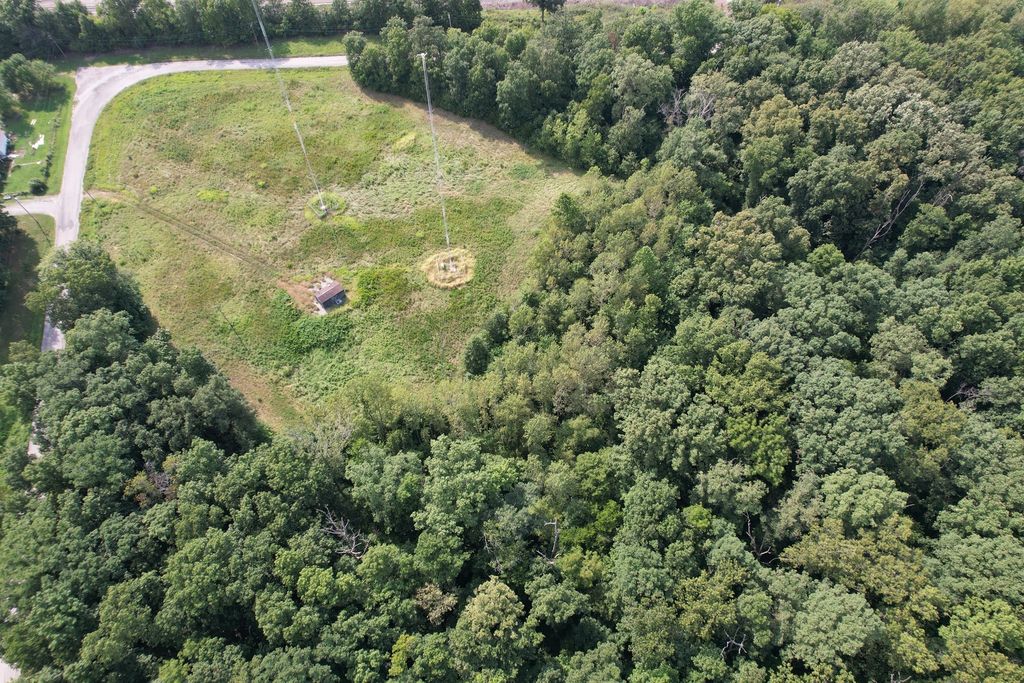 Image 5 of property listing at 29823 Yard Road, Centralia, IL 62801
