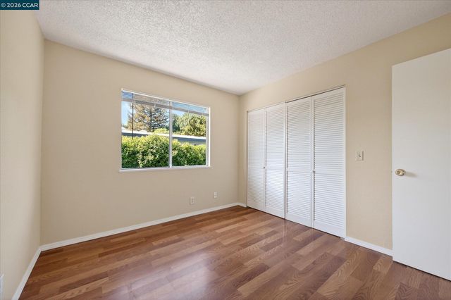 1065 Mohr Ln D, Concord, CA 94518