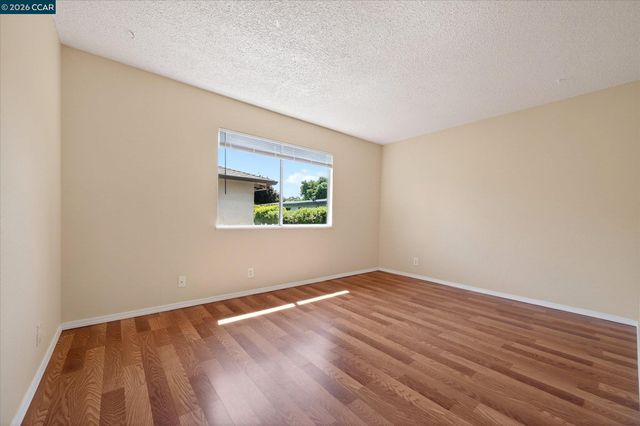 1065 Mohr Ln D, Concord, CA 94518