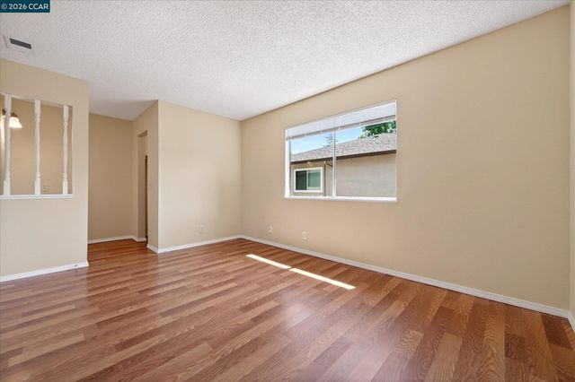 1065 Mohr Ln D, Concord, CA 94518