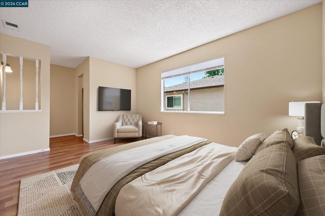 1065 Mohr Ln D, Concord, CA 94518