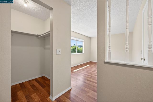 1065 Mohr Ln D, Concord, CA 94518