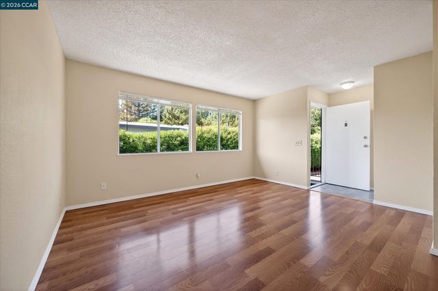 1065 Mohr Ln D, Concord, CA 94518