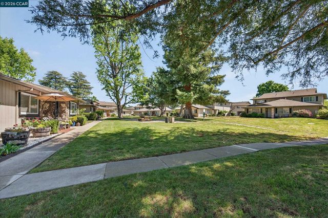 1065 Mohr Ln D, Concord, CA 94518