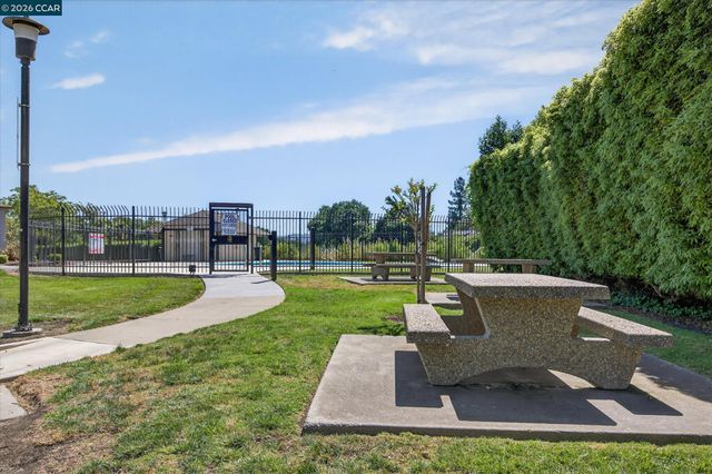 1065 Mohr Ln D, Concord, CA 94518