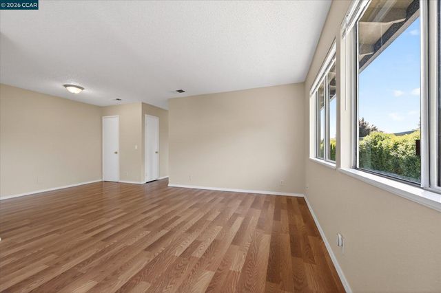 1065 Mohr Ln D, Concord, CA 94518