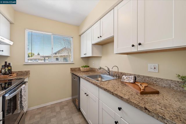 1065 Mohr Ln D, Concord, CA 94518