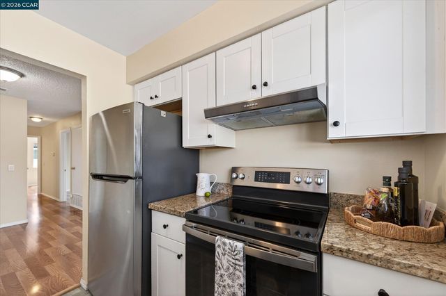 1065 Mohr Ln D, Concord, CA 94518