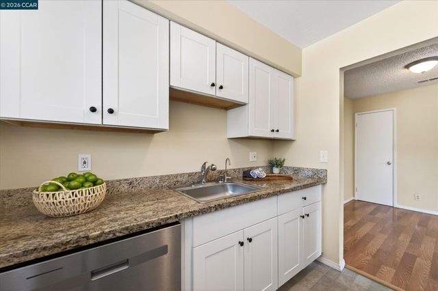 1065 Mohr Ln D, Concord, CA 94518