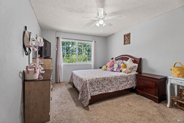 799 Sidnie Ct, Ukiah, CA 95482