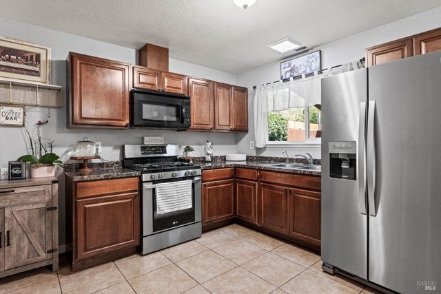 799 Sidnie Ct, Ukiah, CA 95482