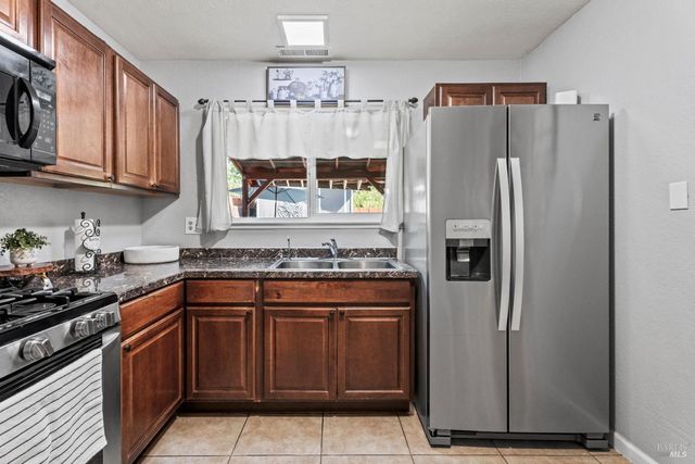 799 Sidnie Ct, Ukiah, CA 95482