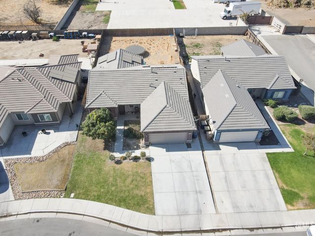 319 Count Fleet Way, Bakersfield, CA 93307