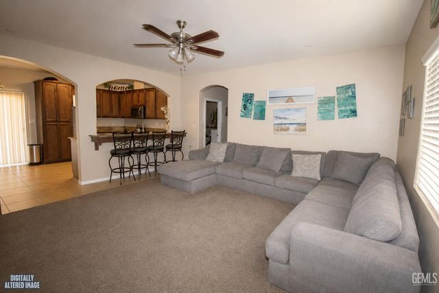 319 Count Fleet Way, Bakersfield, CA 93307