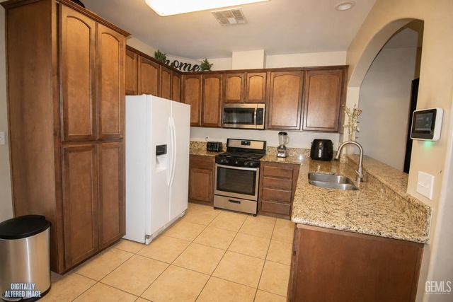 319 Count Fleet Way, Bakersfield, CA 93307