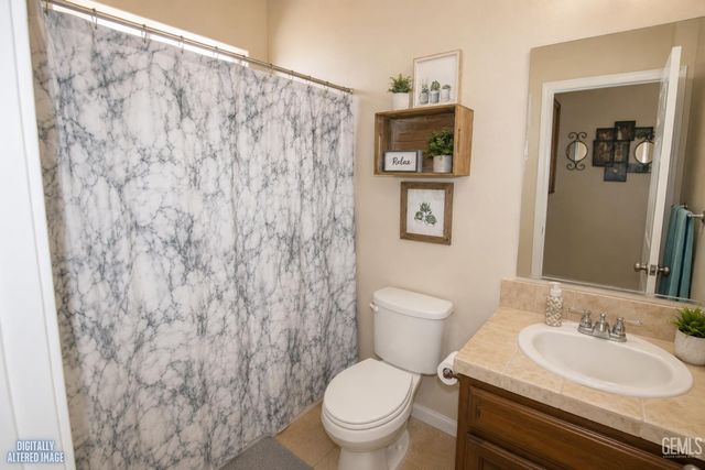 319 Count Fleet Way, Bakersfield, CA 93307