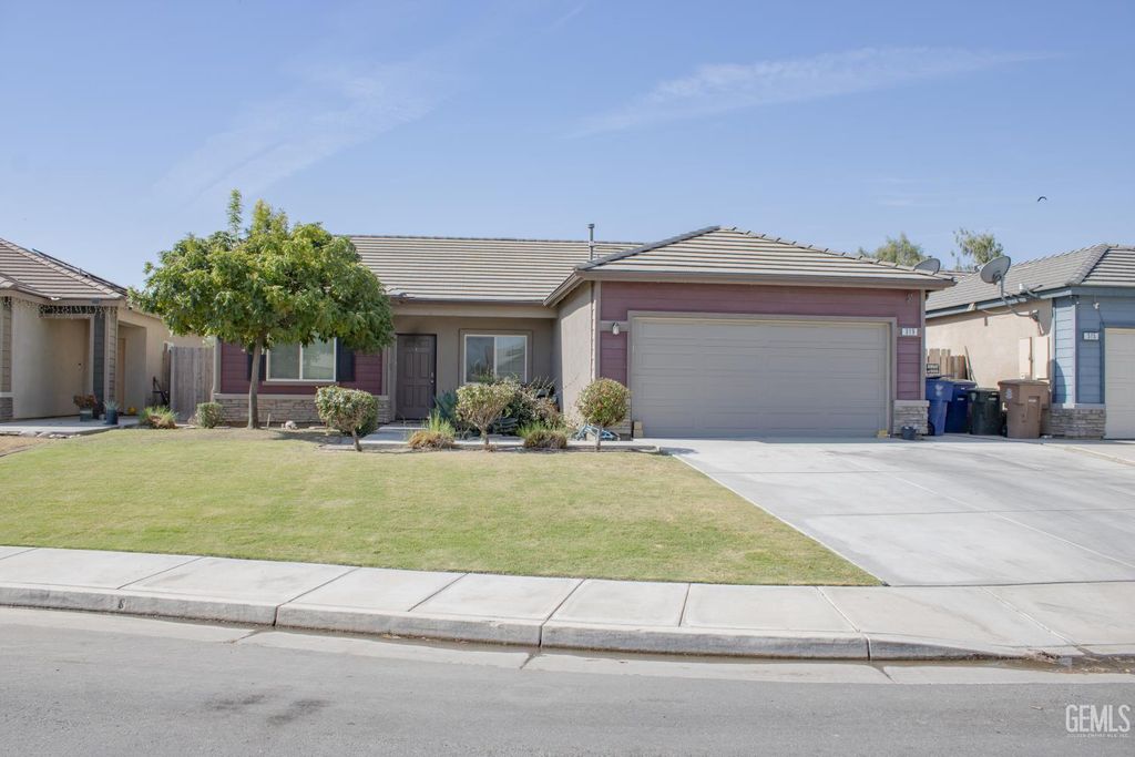 319 Count Fleet Way, Bakersfield, CA 93307