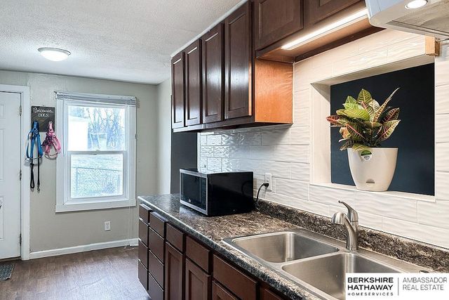 5617 M Street, Omaha, NE 68117