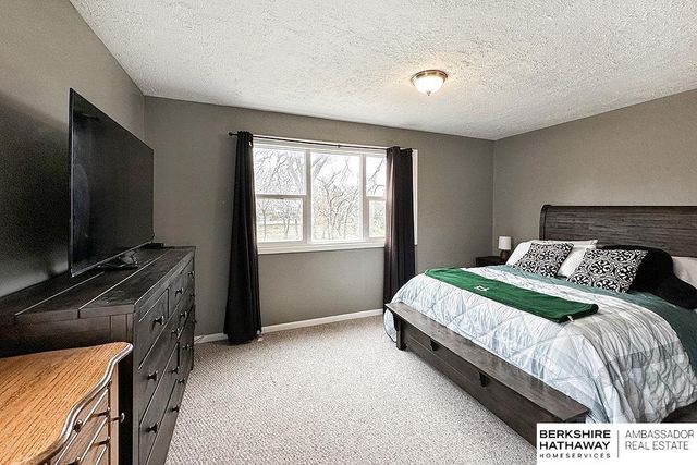 5617 M Street, Omaha, NE 68117