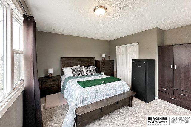 5617 M Street, Omaha, NE 68117