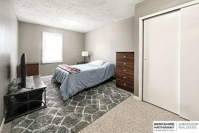 5617 M Street, Omaha, NE 68117