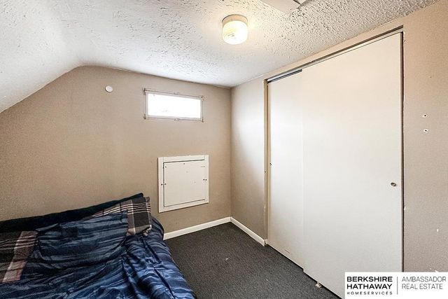 5617 M Street, Omaha, NE 68117