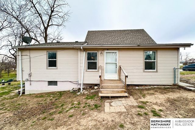 5617 M Street, Omaha, NE 68117