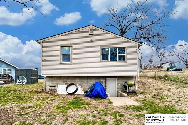 5617 M Street, Omaha, NE 68117