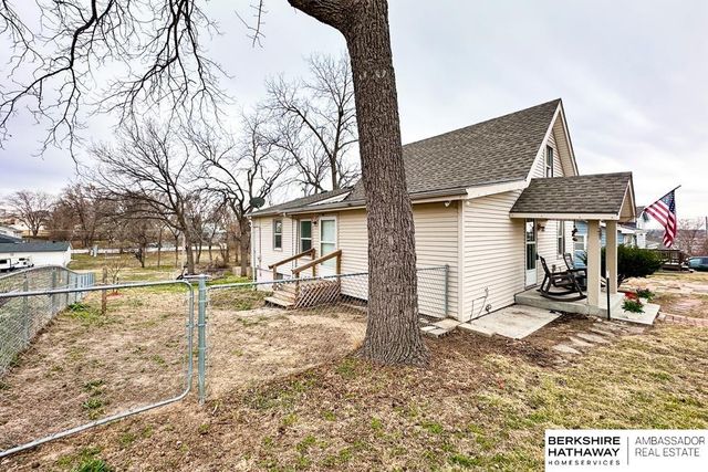 5617 M Street, Omaha, NE 68117