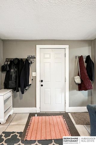 5617 M Street, Omaha, NE 68117