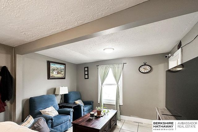 5617 M Street, Omaha, NE 68117