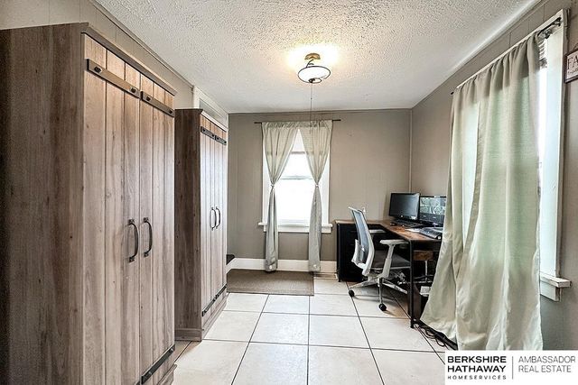 5617 M Street, Omaha, NE 68117