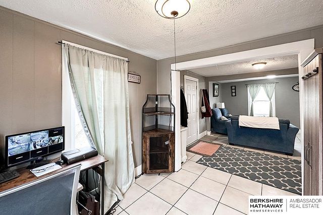 5617 M Street, Omaha, NE 68117