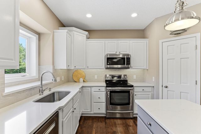 9289 Icosa Street, Lakeville, MN 55044