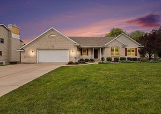 2045 Meadowdale Drive Nw, City Of Grand Rapids, MI 49504