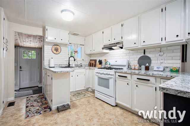 106 Lagrange Street, Dowagiac, MI 49047