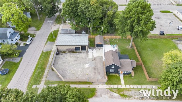 106 Lagrange Street, Dowagiac, MI 49047