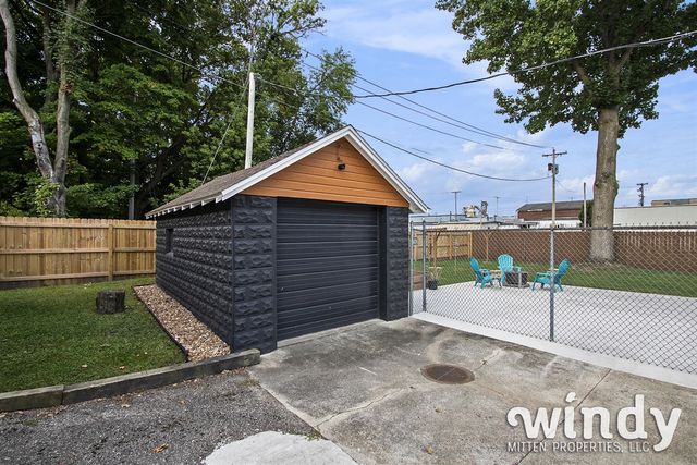 106 Lagrange Street, Dowagiac, MI 49047