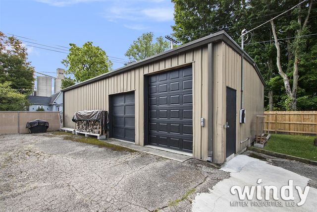 106 Lagrange Street, Dowagiac, MI 49047