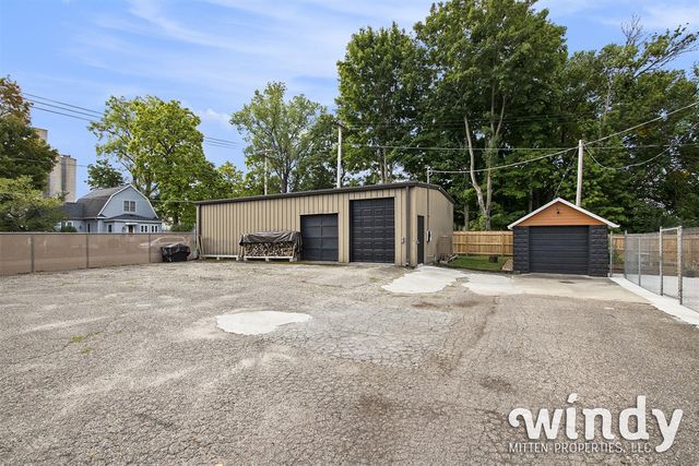 106 Lagrange Street, Dowagiac, MI 49047