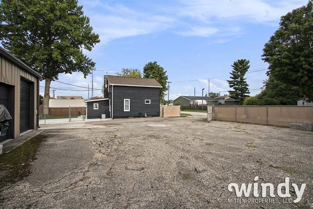 106 Lagrange Street, Dowagiac, MI 49047