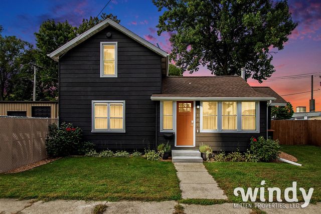 106 Lagrange Street, Dowagiac, MI 49047