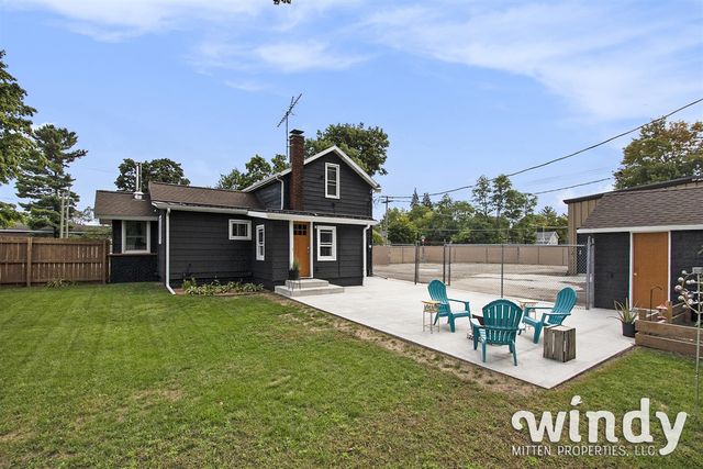 106 Lagrange Street, Dowagiac, MI 49047