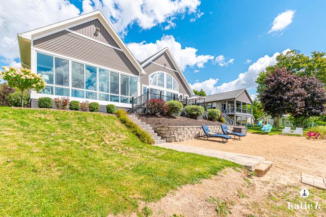 22133 Leota Drive, Sand Lake, MI 49343