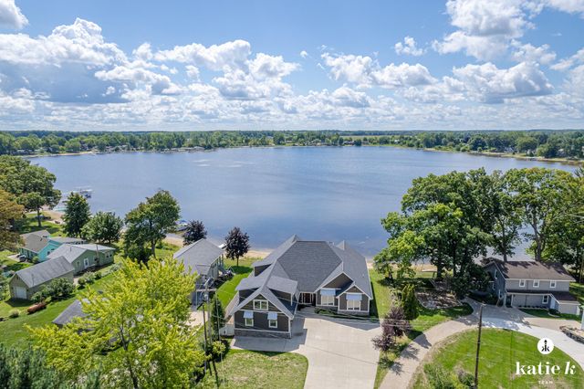 22133 Leota Drive, Sand Lake, MI 49343