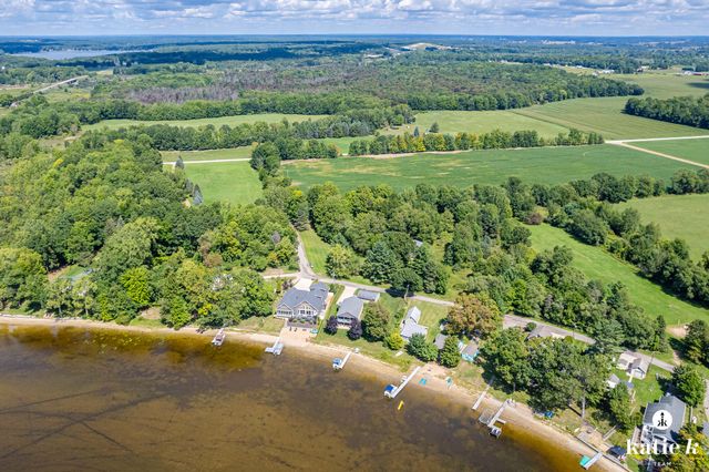 22133 Leota Drive, Sand Lake, MI 49343