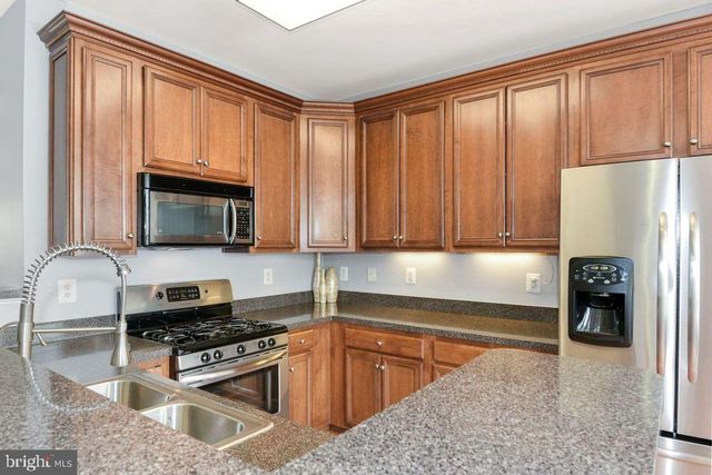 2366 HUNTINGTON STATION CT, Alexandria, VA 22303