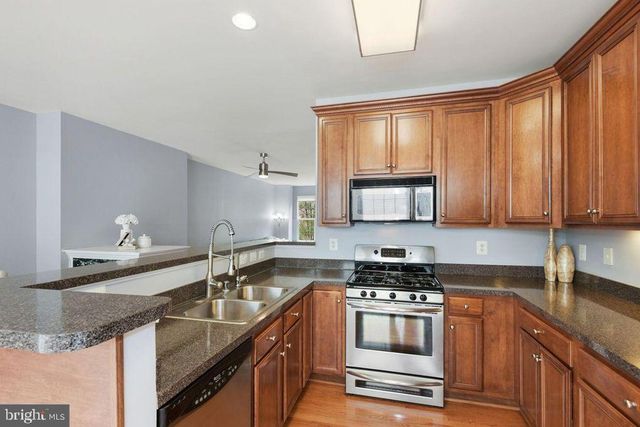 2366 HUNTINGTON STATION CT, Alexandria, VA 22303