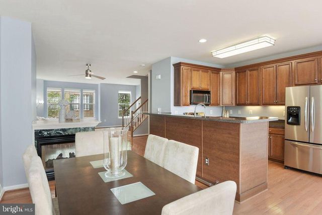 2366 HUNTINGTON STATION CT, Alexandria, VA 22303